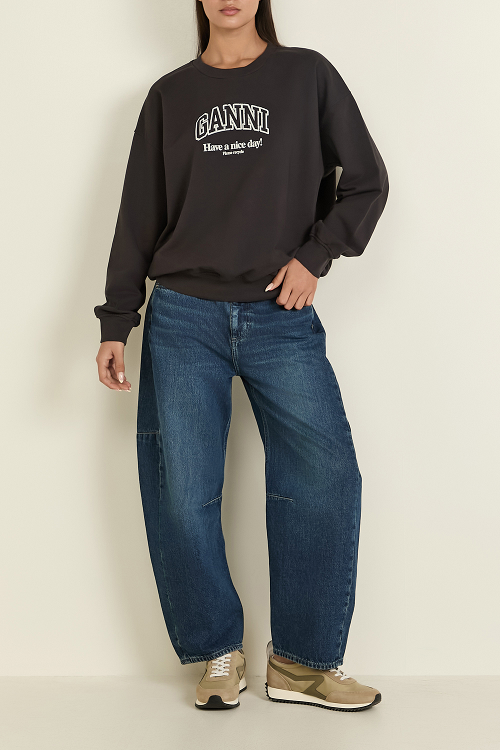 סווטשירט עם צווארון מעוגל